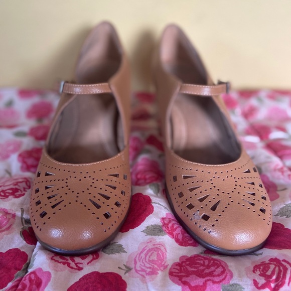 Aereosoles 3” heel. Size 8.5. Heart print. - Picture 3 of 4